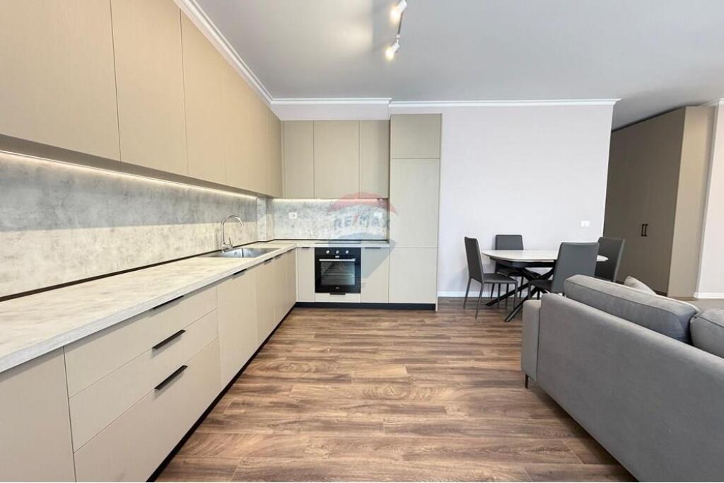 Apartament 2+1+post parkimi me qira Xhamlliku !