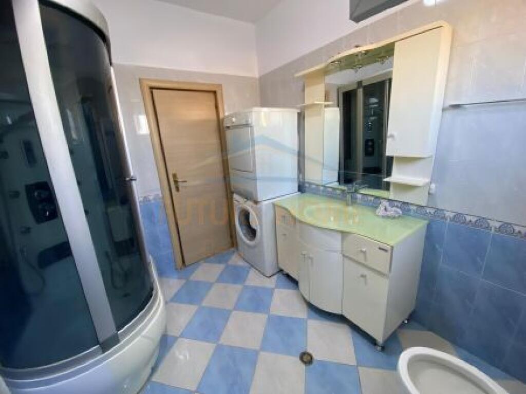Shitet, Apartament 2+1, 21 Dhjetor