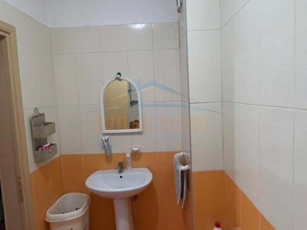 Shitet Apartament 1+1 Prane Eleonores, Kodra e Diellit, Tirane.