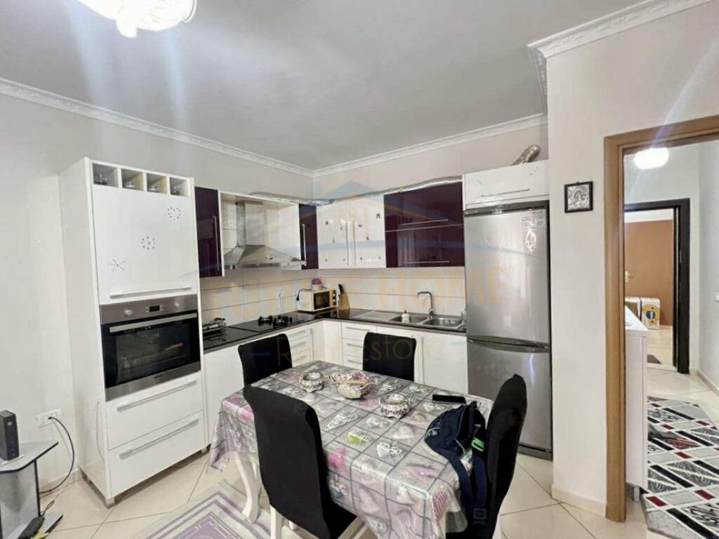 Qera , Apartament 1+1 i konvertuar në 2+1, Yzberisht