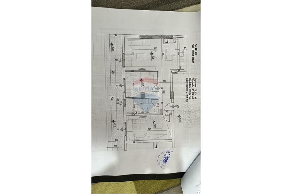 Shitet 2+1 te Brryli