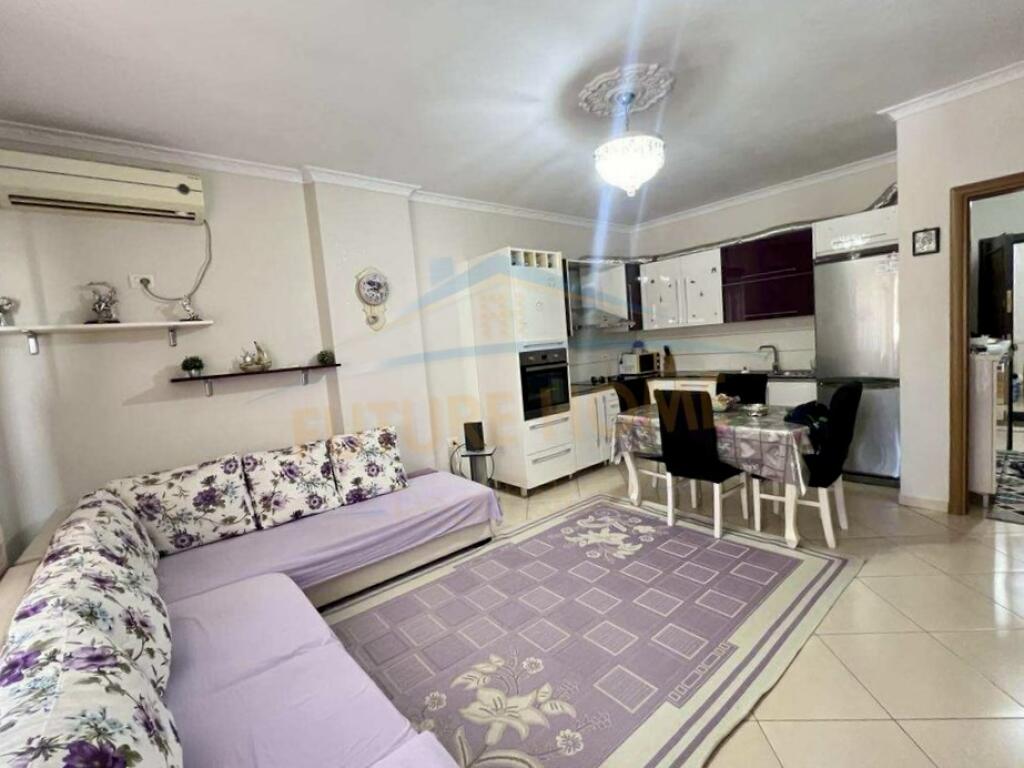 Qera , Apartament 1+1 i konvertuar në 2+1, Yzberisht