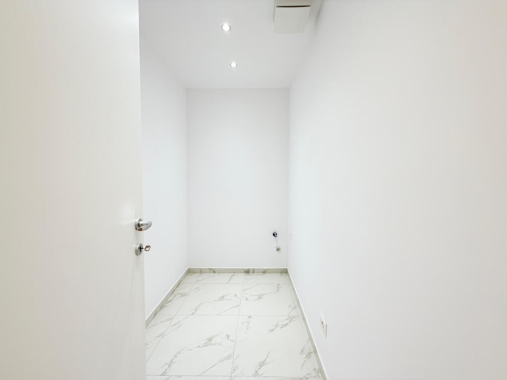 🏢 Spazio Ufficio in Affitto – Via Jordan Misja
