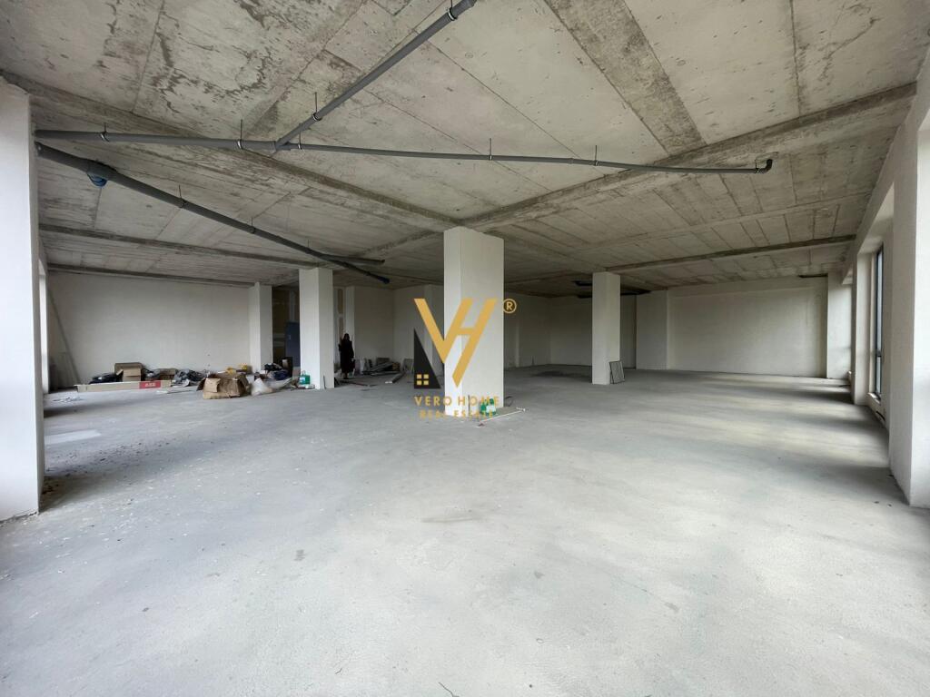 COMMERCIAL SPACE OF 300 M2 FOR RENT IN PORCELAN 3,000 EURO