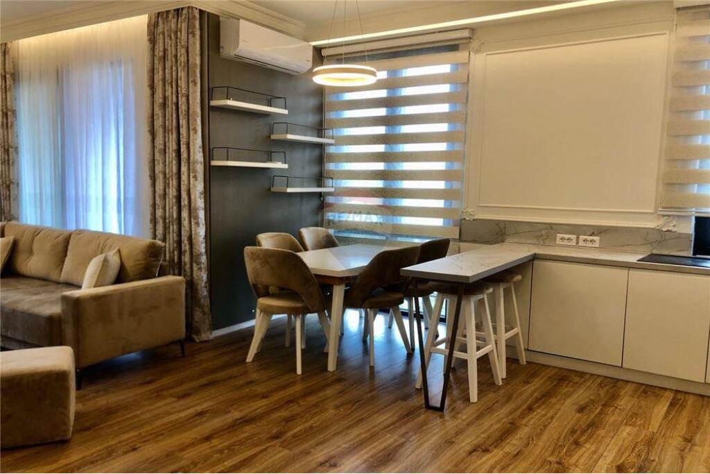 APARTMENT 2+1+2 PLUS PARKING FOR RENT AT PARK GATE!
