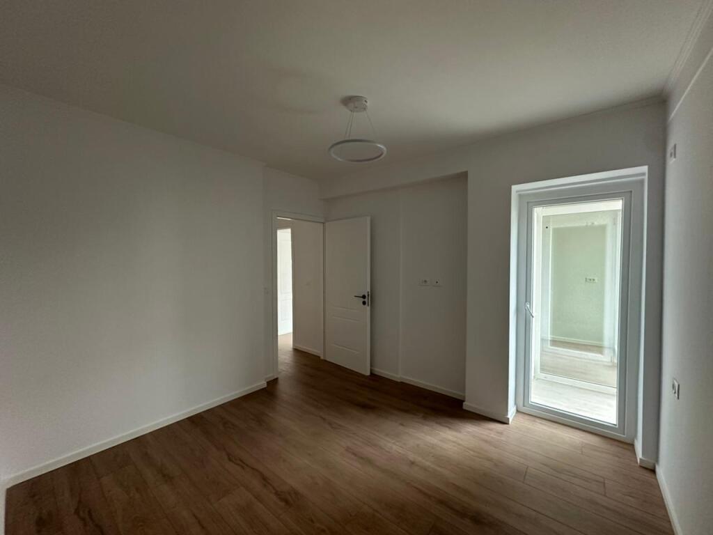 Apartament 1+1 per shitje prane Viva Market ne Don Bosko.