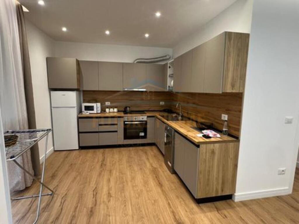 Qera, Apartament 2+1+2, Rruga 5 Maji, Tirane