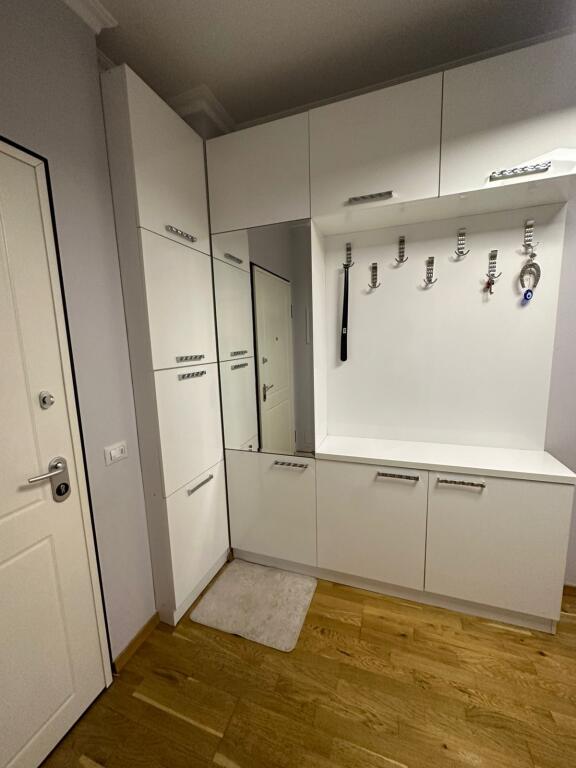 2+1 In Affitto, Rrethi i Astirit, Arredamento Moderno