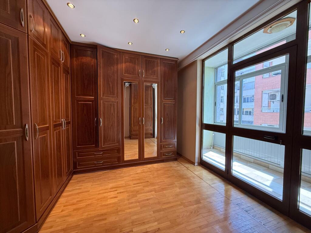 Apartament 2+1 per shitje, ne BLLOK,Mundesi ndarje ne 3 apartamente