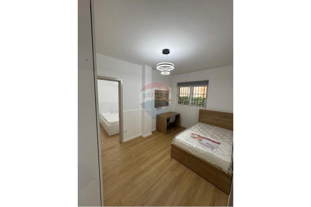 APARTAMENT 2+1 ME PARKIM NE SHITJE BILL KLINTON !