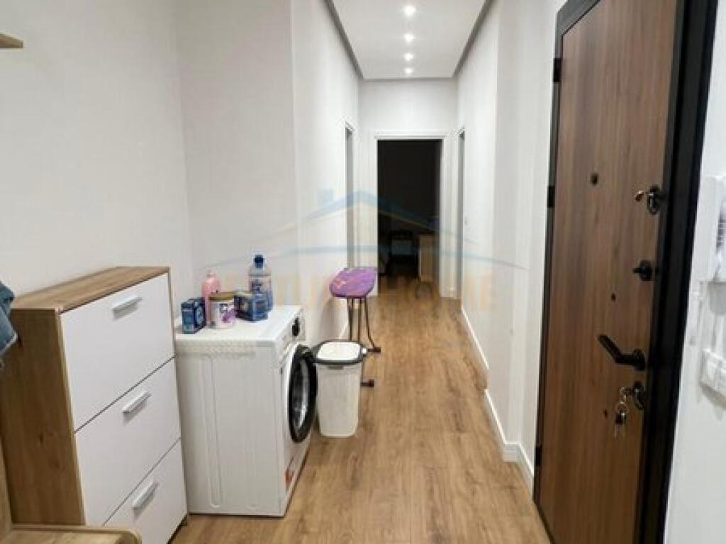 Qera, Apartament 2+1+2, Rruga 5 Maji, Tirane