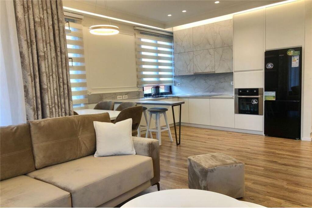 APARTMENT 2+1+2 PLUS PARKING FOR RENT AT PARK GATE!