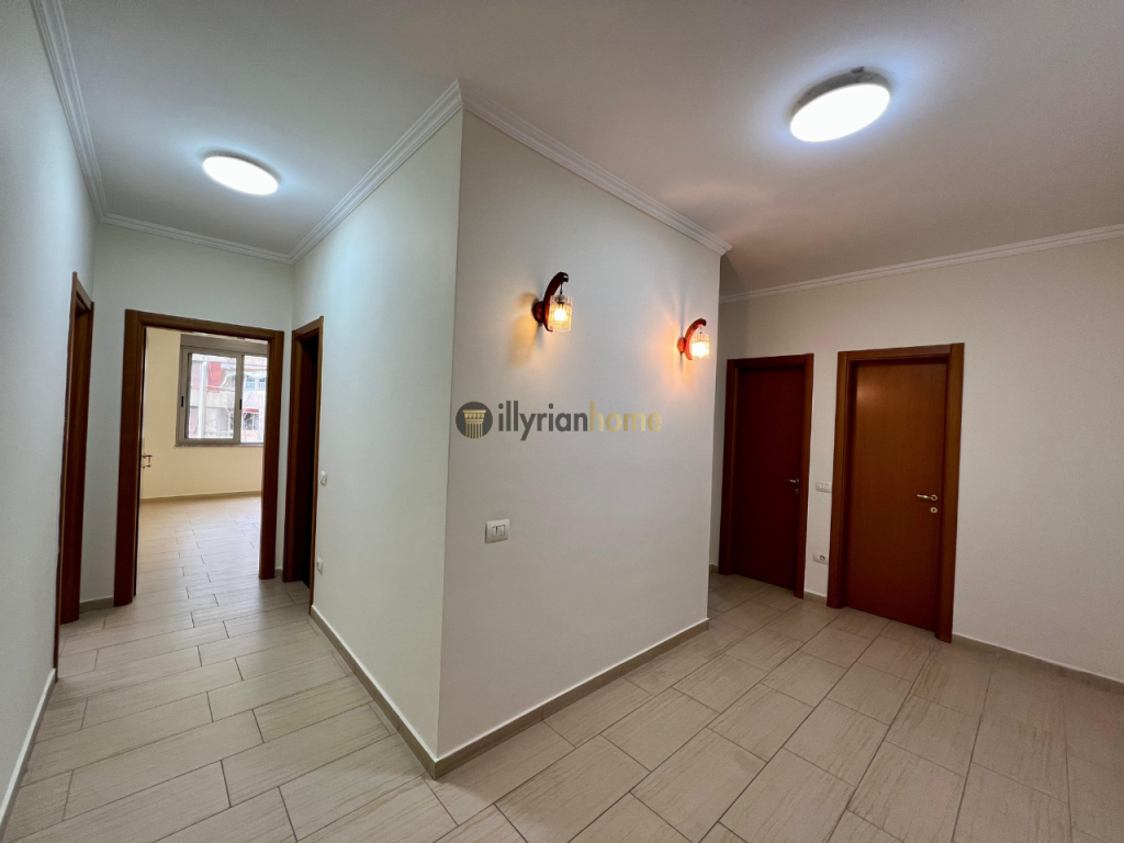 Affittasi, Appartamento 2+1+2 Bagni, “9-Piani”, Tirana