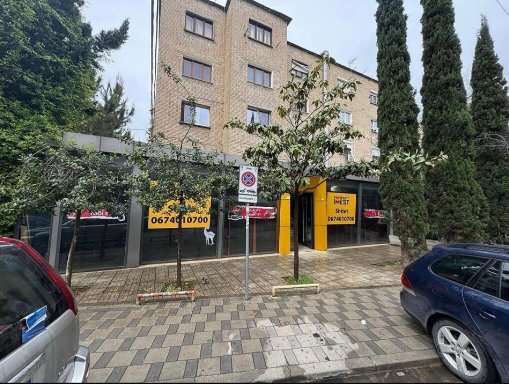locale commerciale in vendita Piano 0, 200 m² 380.000 € (21 Dicembre)