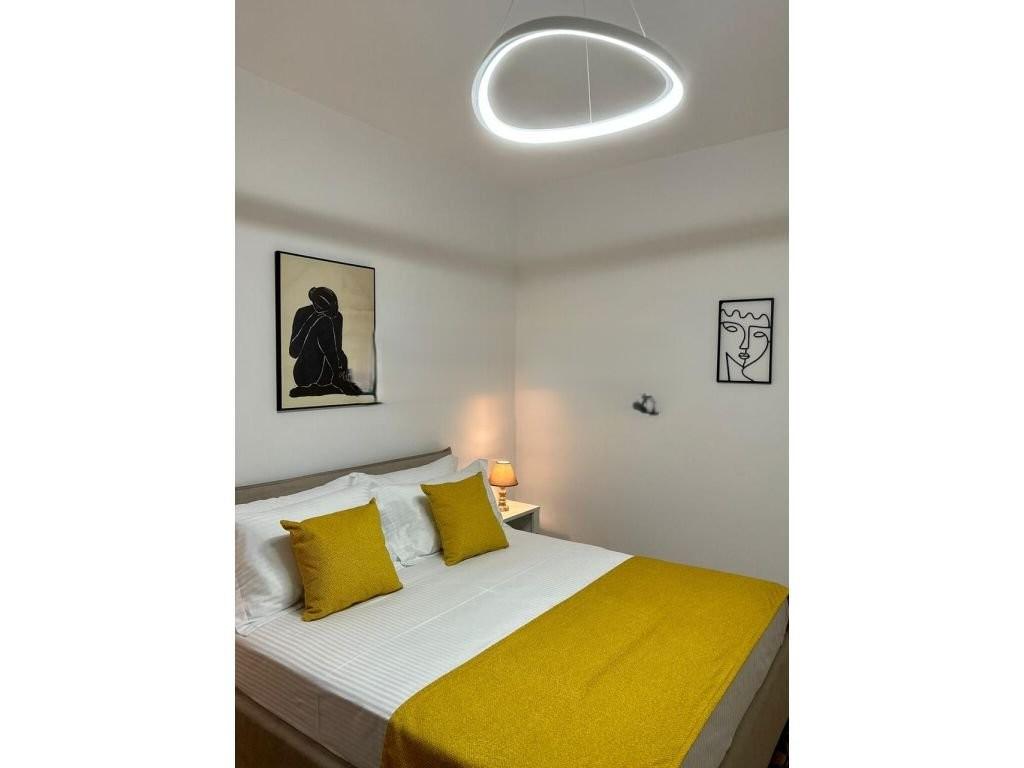JEPET ME QIRA APARTAMENT LUKSOZ NE MYSLYM SHYRI,PRANE TREGUT CAM! 830 € /Muaj