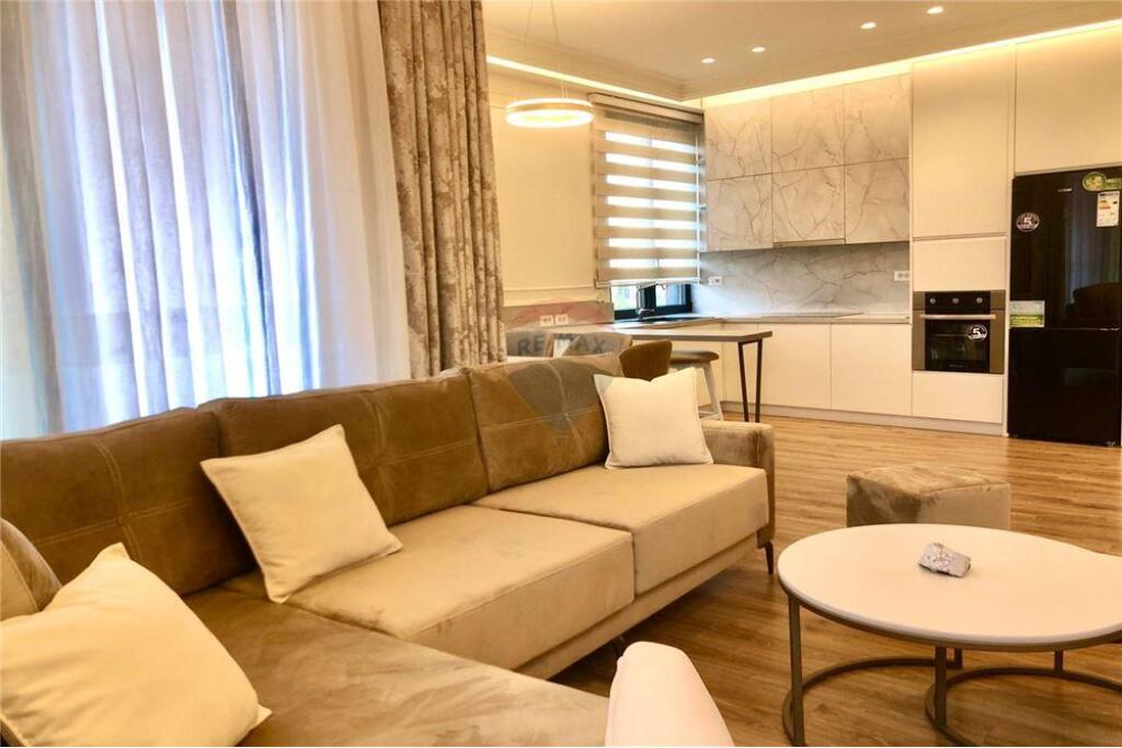 APARTMENT 2+1+2 PLUS PARKING FOR RENT AT PARK GATE!