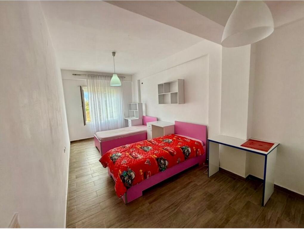 Jepet super apartament duplex (2+1+2) tek rezidenca Kodra e Diellit 2
