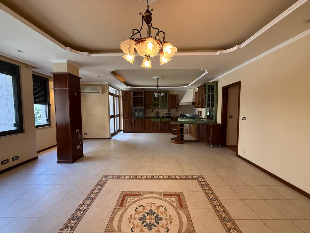 Apartament 2+1 per shitje, ne BLLOK,Mundesi ndarje ne 3 apartamente