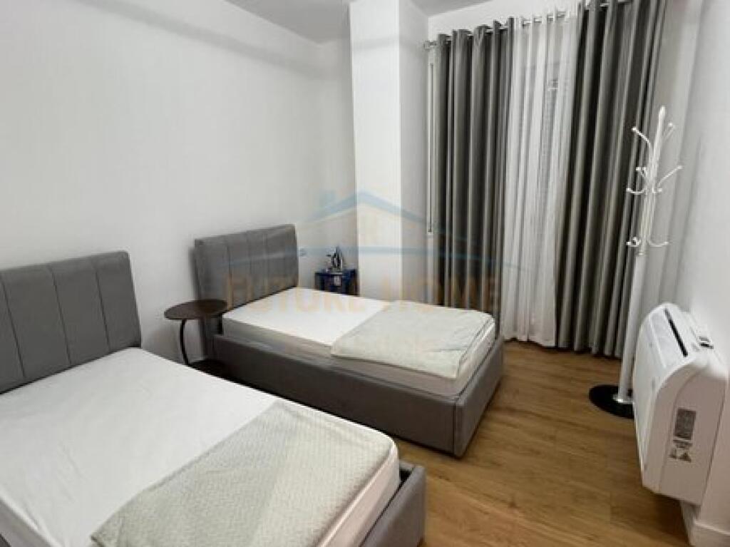 Qera, Apartament 2+1+2, Rruga 5 Maji, Tirane