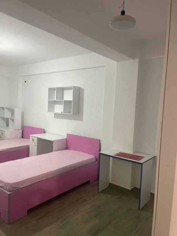 Jepet super apartament duplex (2+1+2) tek rezidenca Kodra e Diellit 2