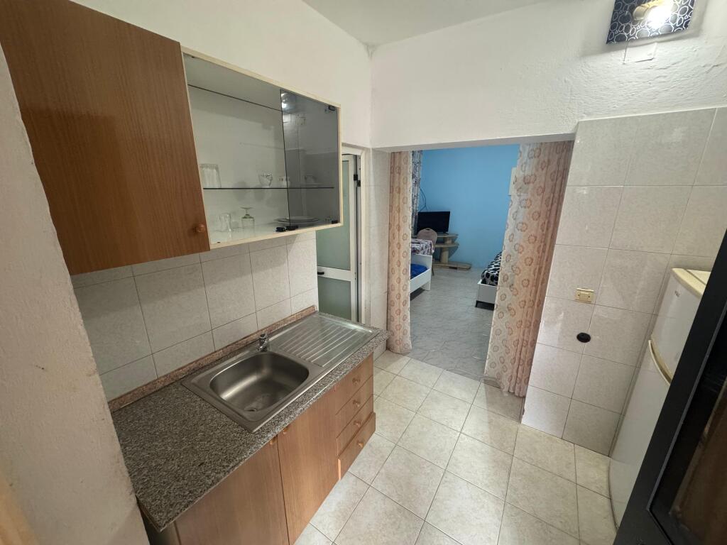 AFFITTASI GARZONIERA RUOTA ROSSA DURRËS!!