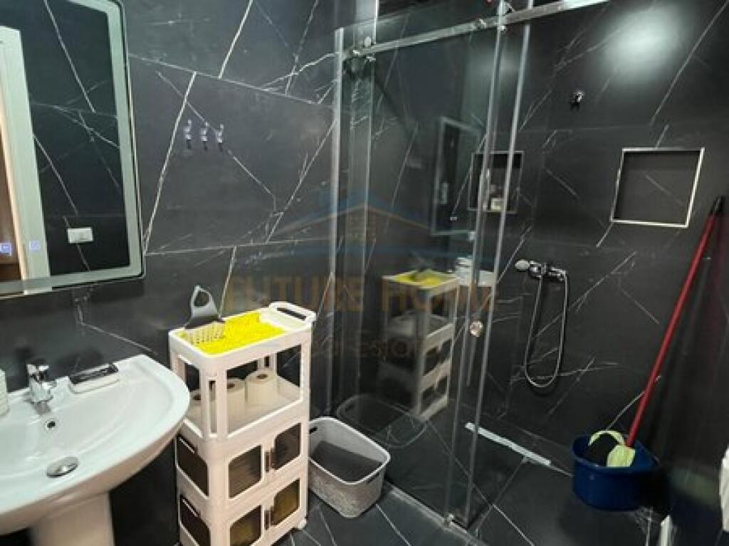 Qera, Apartament 2+1+2, Rruga 5 Maji, Tirane