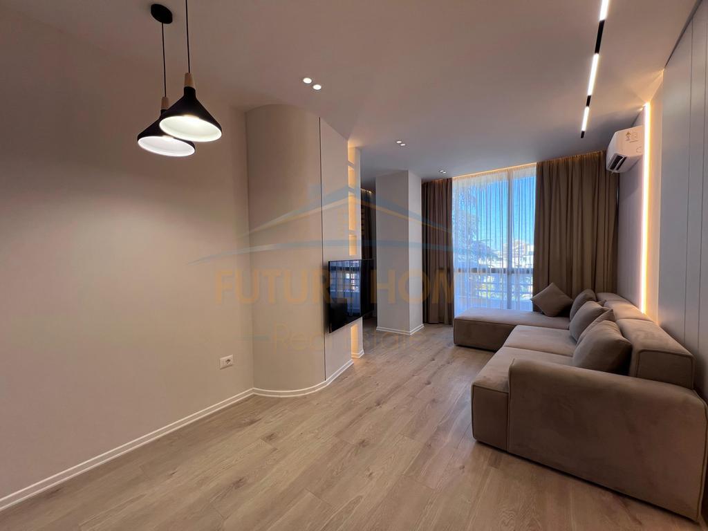 Shitet apartament 2+1 , 21 Dhjetori