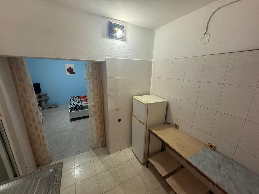 AFFITTASI GARZONIERA RUOTA ROSSA DURRËS!!
