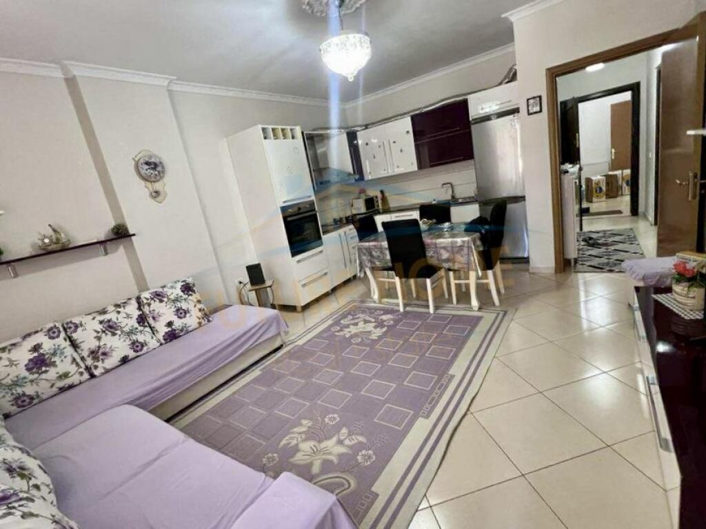 Qera , Apartament 1+1 i konvertuar në 2+1, Yzberisht
