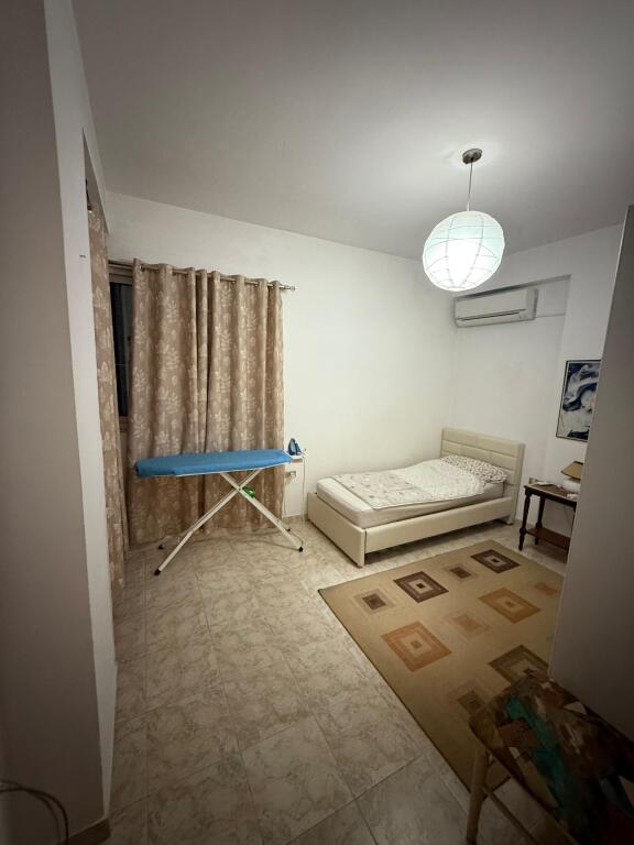 Rruga Kavajes Jepet Apartament 3+1+2 Me Qera