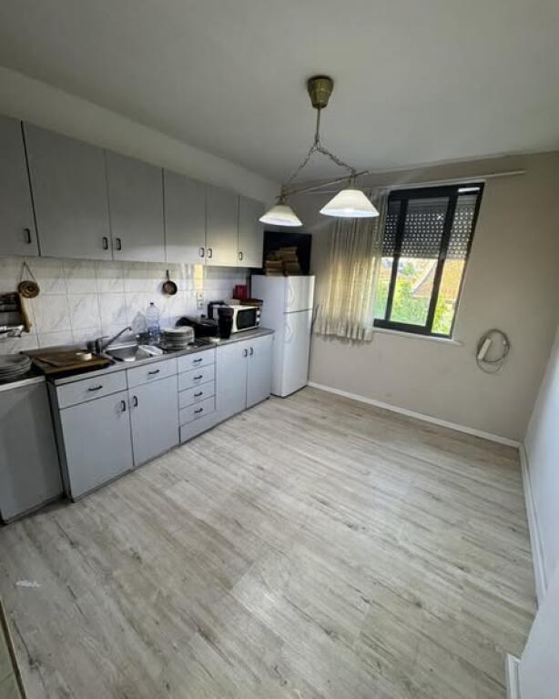 office 2+1 for rent 3rd Floor, 68 m² 550 € (Bulevardi Bajram Curri near Cajupi Park)