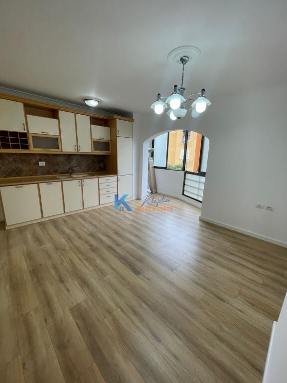 Apartament 2+1 per SHITJE te Ish Fusha e Aviacionit