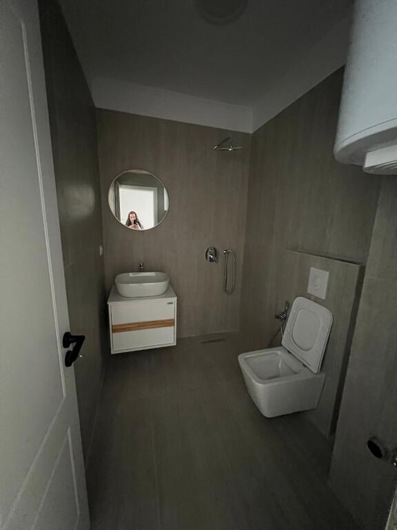 Shitet apartament 1+1+bllk