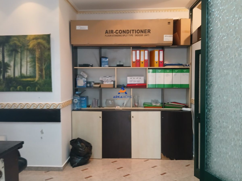 UFFICIO IN AFFITTO 48M2 "21 DHJETORI" 450 EURO.