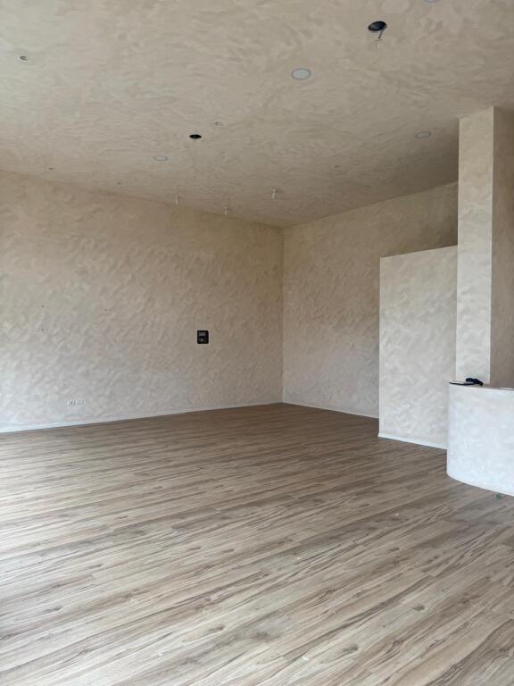 Locale commerciale in affitto Astir