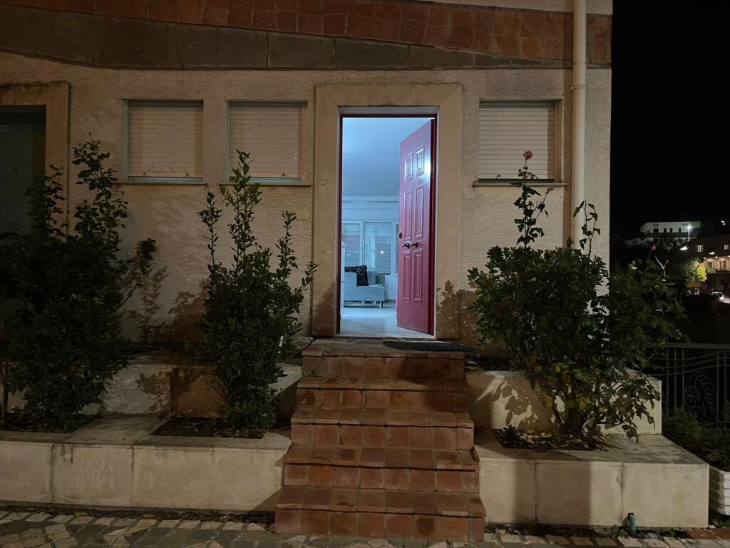 Jepet super apartament duplex (2+1+2) tek rezidenca Kodra e Diellit 2