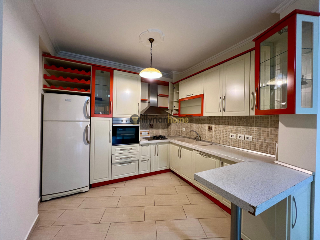 Affittasi, Appartamento 2+1+2 Bagni, “9-Piani”, Tirana