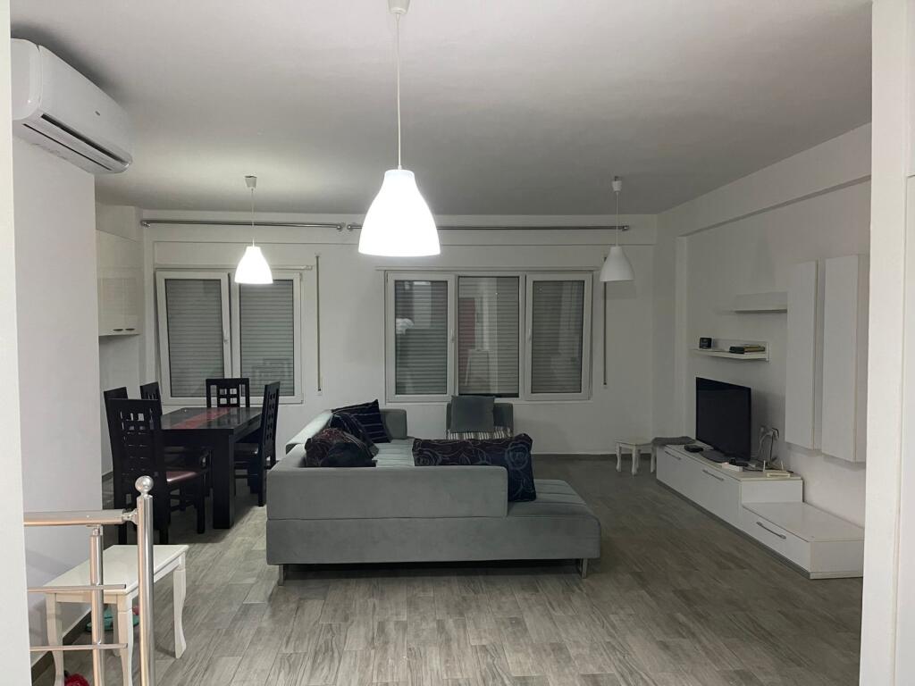 Jepet super apartament duplex (2+1+2) tek rezidenca Kodra e Diellit 2
