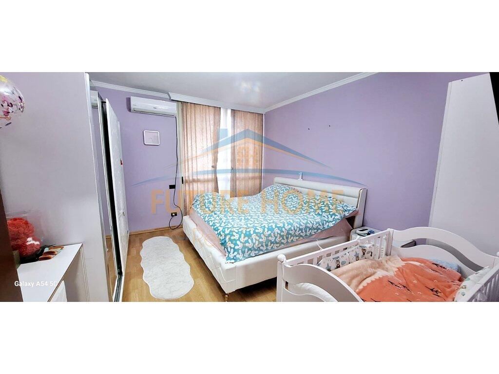 Shitet apartament 2+1 Komuna e Parisit