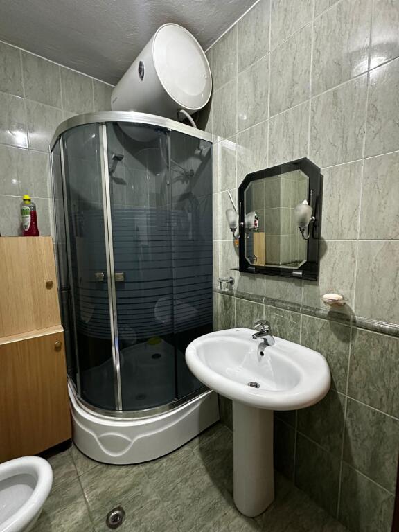 TEK KOMUNA PRANE PASITICERI REKES 1+1