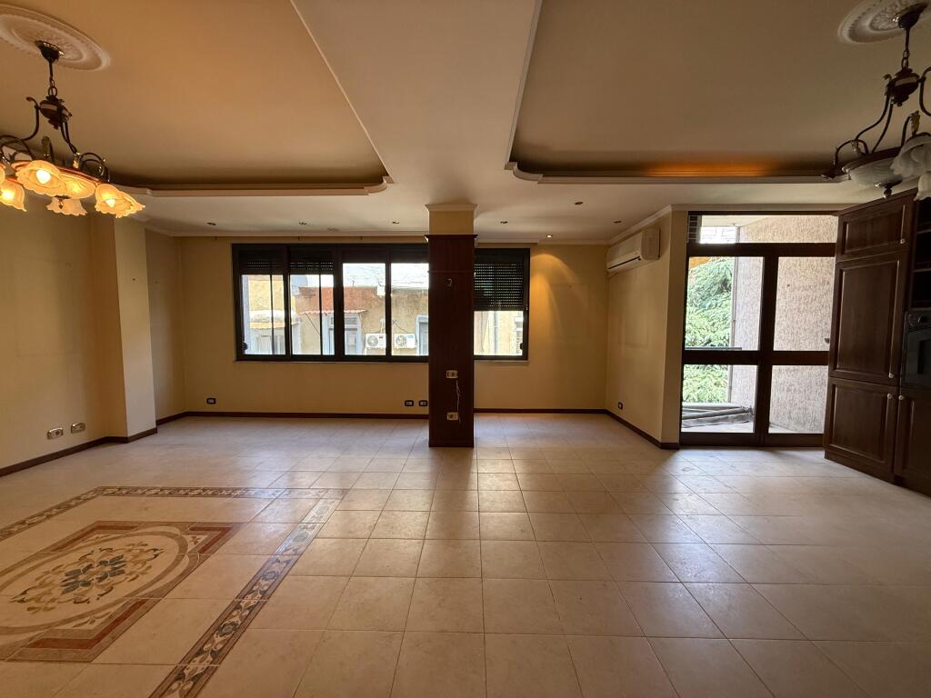 Apartament 2+1 per shitje, ne BLLOK,Mundesi ndarje ne 3 apartamente