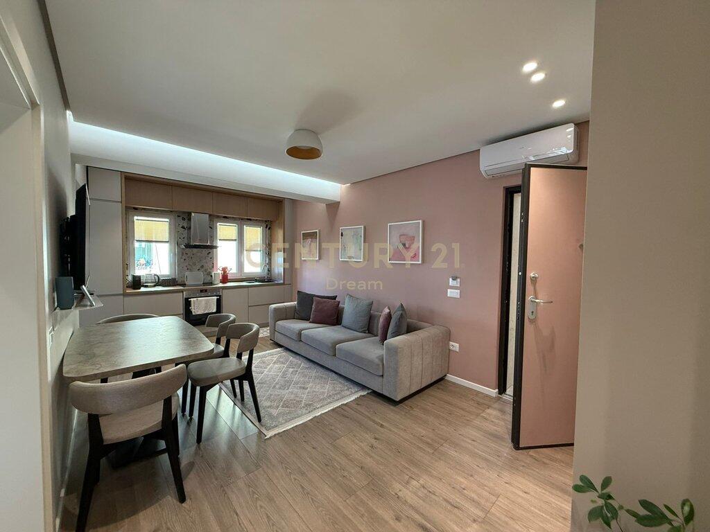 Shitet Apartament 2+1 ne Ish Bllok ‼️