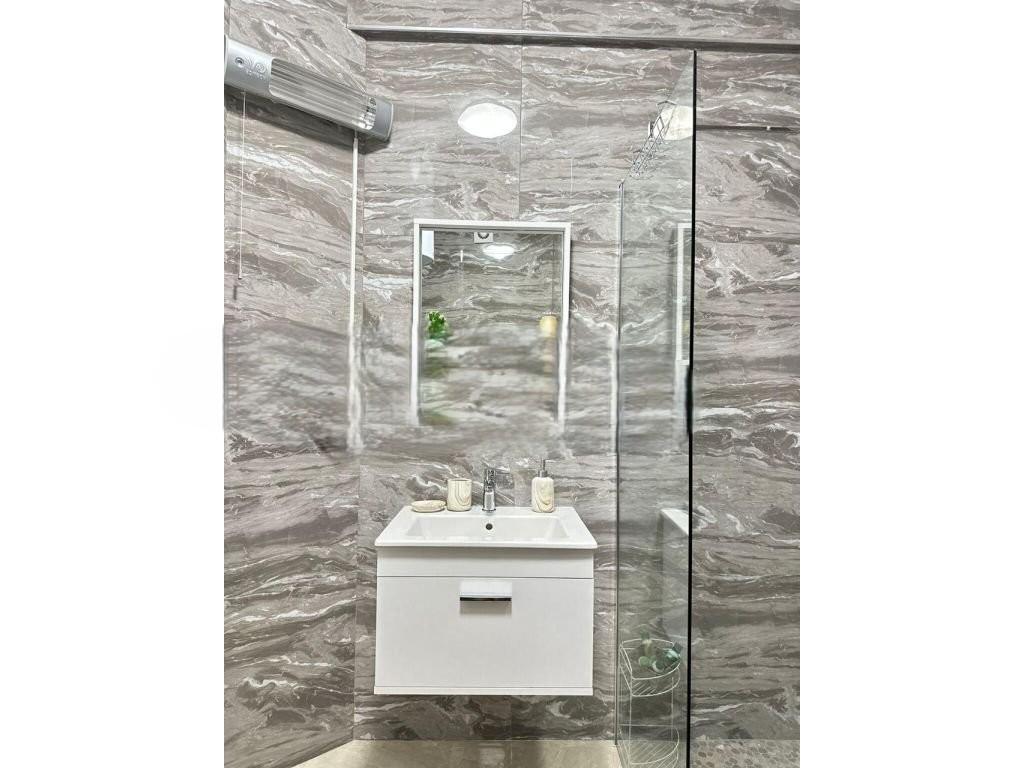 JEPET ME QIRA APARTAMENT LUKSOZ NE MYSLYM SHYRI,PRANE TREGUT CAM! 830 € /Muaj