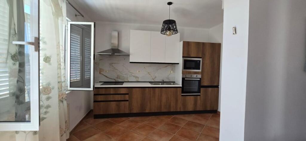 Shtepi Private me Qera – Vile e Re me 3 Dhoma Gjumi,RRUGA E ELBASANIT