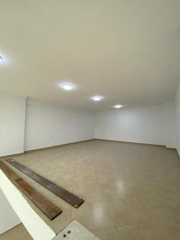 Business premises for rent, duplex, on Petrela Street!
