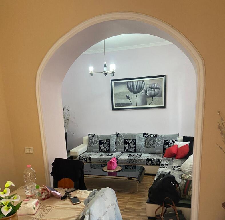 JEPET ME QIRA 1+1  PALLATET AGIMI 60.000 LEKE