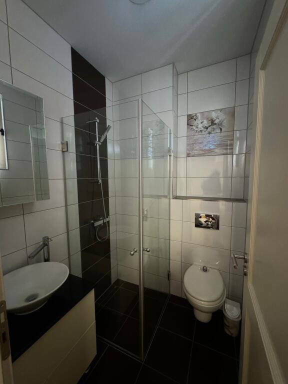 2+1 In Affitto, Rrethi i Astirit, Arredamento Moderno