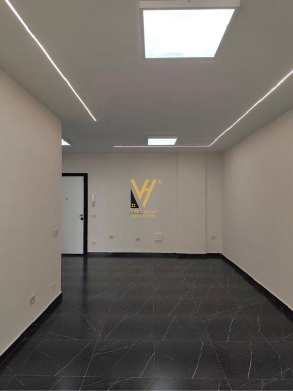 AFFITTASI UFFICIO 75 M2 VICINO A MINE PEZA 550 EURO