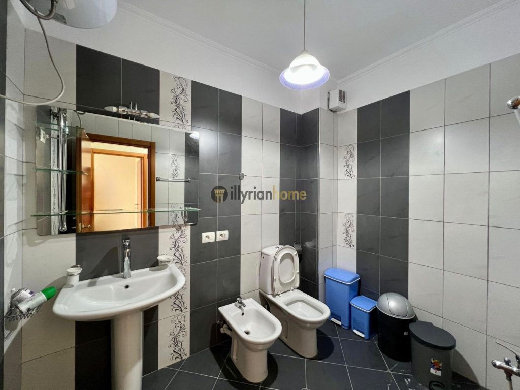 Affittasi, Appartamento 2+1+2 Bagni, “9-Piani”, Tirana