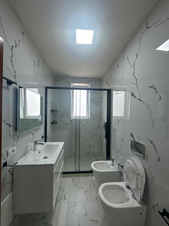 Affitto, Appartamento 1+1. Kombinat, Tirana.